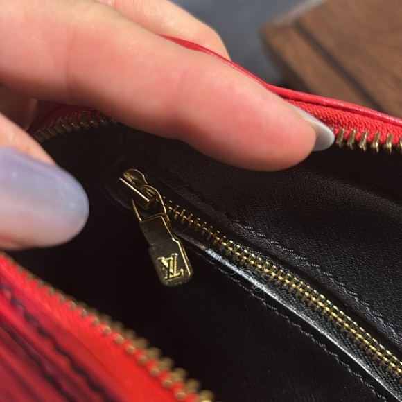 Louis Vuitton Red Epi Jeune Fille crossbody bag. GUC - Picture 11 of 13